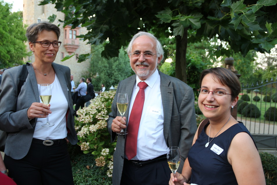 Alle aus Baden in den Rheingau gekommen: Prof. Dr. Heike P. Schuchmann (KIT), Prof. Dr. Hans-Ulrich Endreß (Herbstreith & Fox KG) und Frau Dr. Ulrike van der Schaaf (KIT).