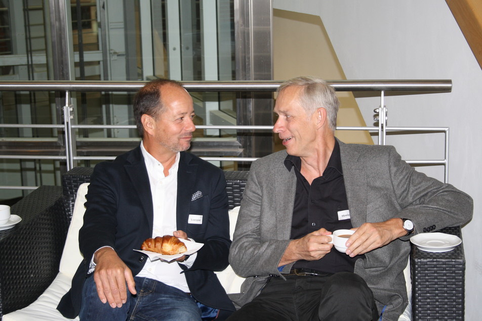 Kaffeepausen sind wichtig für den Austausch: Prof. Dr. Martin J. Loessner (ETH Zürich) und Prof. Dr. Dr. Jörg Hinrichs (Universität Hohenheim).