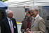 Dr. Reinhard Jensch (BMWi; links) besucht auf seinen Rundgang auch den FEI-Stand.