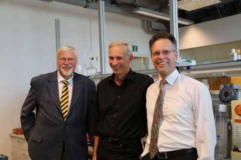 Sind bei der Institutsbesichtigung gern dabei: Dr. Udo Spiegel, Prof. Dr. Dr. Jörg Hinrichs und Dr. Götz Kröner. Sind bei der Institutsbesichtigung gern dabei: Dr. Udo Spiegel, Prof. Dr. Dr. Jörg Hinrichs und Dr. Götz Kröner.