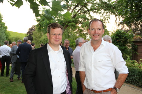 Austausch zwischen Wirtschaft und Wissenschaft: Dr. Jörg Klinkmann (August Storck KG) und Prof. Dr. Markus Fischer (Universität Hamburg) arbeiten im Rahmen von mehreren IGF-Projekten des FEI zusammen. Austausch zwischen Wirtschaft und Wissenschaft: Dr. Jörg Klinkmann (August Storck KG) und Prof. Dr. Markus Fischer (Universität Hamburg) arbeiten im Rahmen von mehreren IGF-Projekten des FEI zusammen.