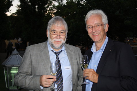 Wiedersehen auf Schloss Vollrads: Prof. Dr. Dr. Peter Schieberle (TU München) und Prof. Dr. Jens Voigt (Hochschule Trier). Wiedersehen auf Schloss Vollrads: Prof. Dr. Dr. Peter Schieberle (TU München) und Prof. Dr. Jens Voigt (Hochschule Trier).