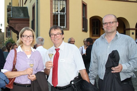 Neue Gesichter und bekannte Akteure beim Abendempfang des FEI: Prof. Dr. Saskia Schwermann (Hochschule Hannover), Prof. Dr. Joachim Schmitt (Hochschule Fulda) und Martin Ammann (Fresenius Kabi Deutschland GmbH). Neue Gesichter und bekannte Akteure beim Abendempfang des FEI: Prof. Dr. Saskia Schwermann (Hochschule Hannover), Prof. Dr. Joachim Schmitt (Hochschule Fulda) und Martin Ammann (Fresenius Kabi Deutschland GmbH).