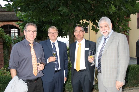 Die Lebensmittelchemie ist ihr Metier: Prof. Dr. Holger Zorn (Universität Gießen), Dr. Jörg Kowalczyk (Südzucker AG), Dr. Martin Steinhaus (DFA) und Prof. Dr. Dr. Peter Schieberle (TU München). Die Lebensmittelchemie ist ihr Metier: Prof. Dr. Holger Zorn (Universität Gießen), Dr. Jörg Kowalczyk (Südzucker AG), Dr. Martin Steinhaus (DFA) und Prof. Dr. Dr. Peter Schieberle (TU München).