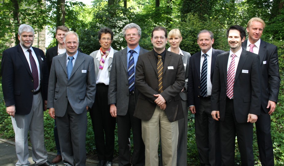 Die Referenten des FEI-Kooperationsforums 2009 (von links nach rechts): Prof. P. Schieberle, R. Hirt, Prof. H.-C. Langowski, Prof. H. Schuchmann, Dr. H. Rohse, Prof. J. Weiss, Prof. V. Somoza, Prof. K.-H. Engel, Prof. T. Hofmann, Dr. V. Heinz