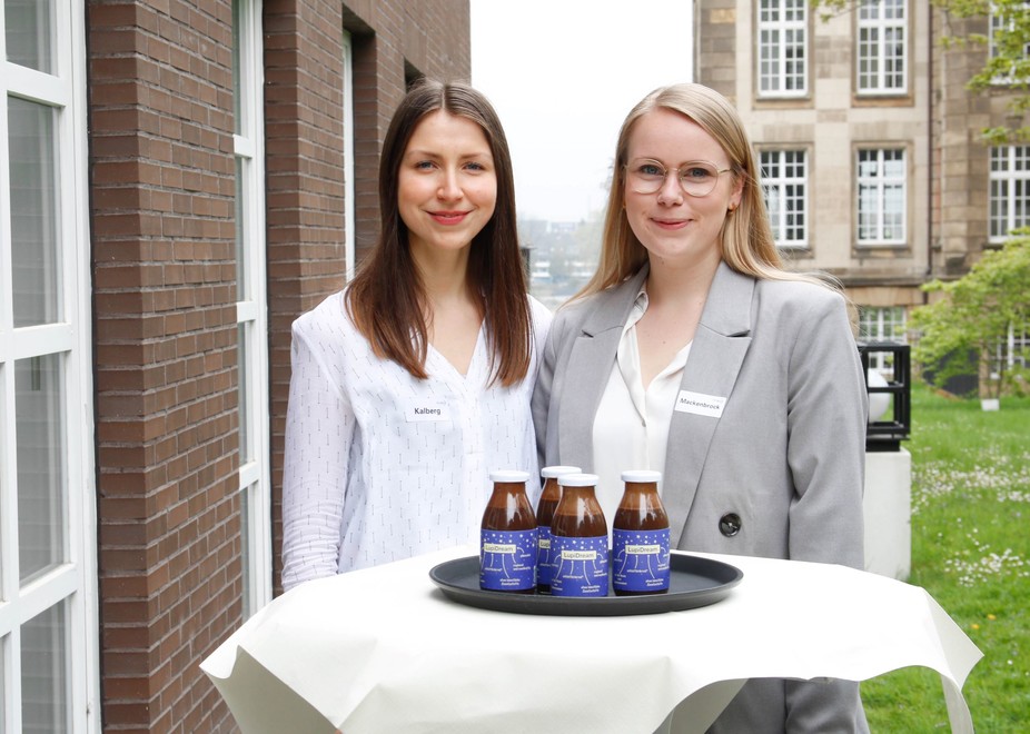 Ines Kalberg und Birte Mackenbrock (v.l.n.r.) entwickelten mit "LupiDream" die innovativste Produktidee.