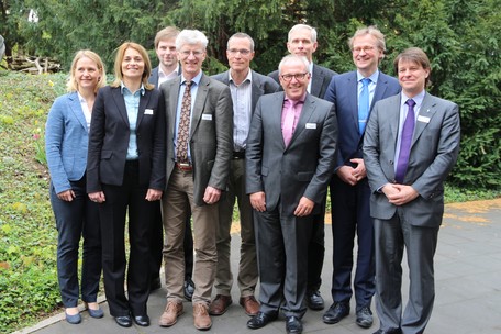 Der Moderator und die Referenten des 15. FEI-Kooperationsforums: Prof. Dr. Sonja Berensmeier, Prof. Dr. Mirjana Minceva, Dipl.-Ing. John Linkhorst (i.V. von Prof. Dr. Matthias Wessling), Prof. Dr. Ulrich Kulozik, Prof. Dr. Mathias Ulbricht, Dipl.-Ing. Wolfgang Steiger, Prof. Dr. Jörg Hinrichs, Prof. Dr. Hermann Nirschl und Dr. Jörg Zacharias.