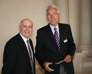 Verleihung der Hans-Dieter-Belitz-Medaille an Dr. H. Jodlbauer durch den FEI-Vorsitzenden Dr. J. Kohnke