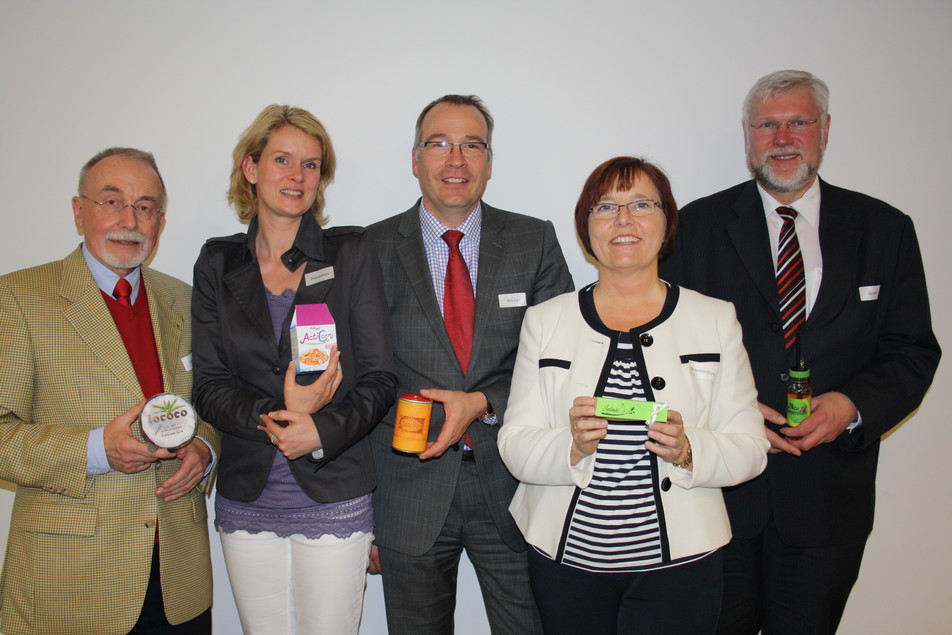 Die Jury mit allen Produktideen: Frank Ehlers, Heike Hauerken, Dr. Georg Böcker, Gaby Brandenburg und Dr. Udo Spiegel (Sprecher der Jury).