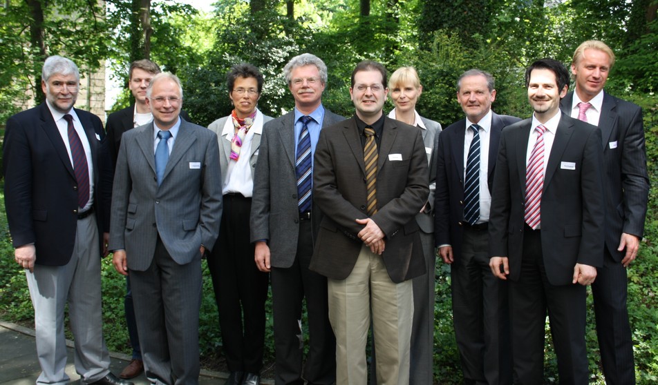 Die Referenten des Kooperationsforums 2009 (von links nach rechts): Prof. P. Schieberle, R. Hirt, Prof. H.-C. Langowski, Prof. H. Schuchmann, Dr. H. Rohse, Prof. J. Weiss, Prof. V. Somoza, Prof. K.-H. Engel, Prof. T. Hofmann, Dr. V. Heinz