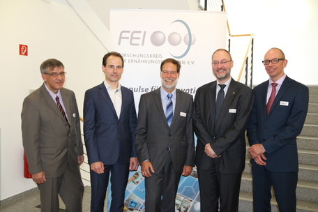 Anwender, Forscher und Förderer: Prof. Dr. Antonio Delgado (Universität Erlangen-Nürnberg), Dr. Matthias D. Eisner (Hochwald Foods GmbH), Dr. Volker Häusser (FEI), Dr. Bernd Giernoth (DFG) und Dr. Burkhard Schmidt (AiF).