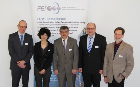 Förderer, Forscher und Anwender: Dr. Burkhard Schmidt (AiF), Dr. Patricia Schmitz-Möller (DFG), Prof. Dr. Antonio Delgado (Universität Erlangen-Nürnberg), Frank Schmidt (BANSS GmbH) und Dr. Volker Häusser (FEI).