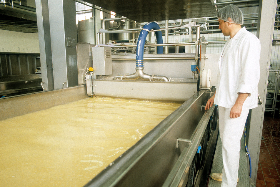 Als Nebenprodukt der Käseherstellung fallen große Mengen Molke an.