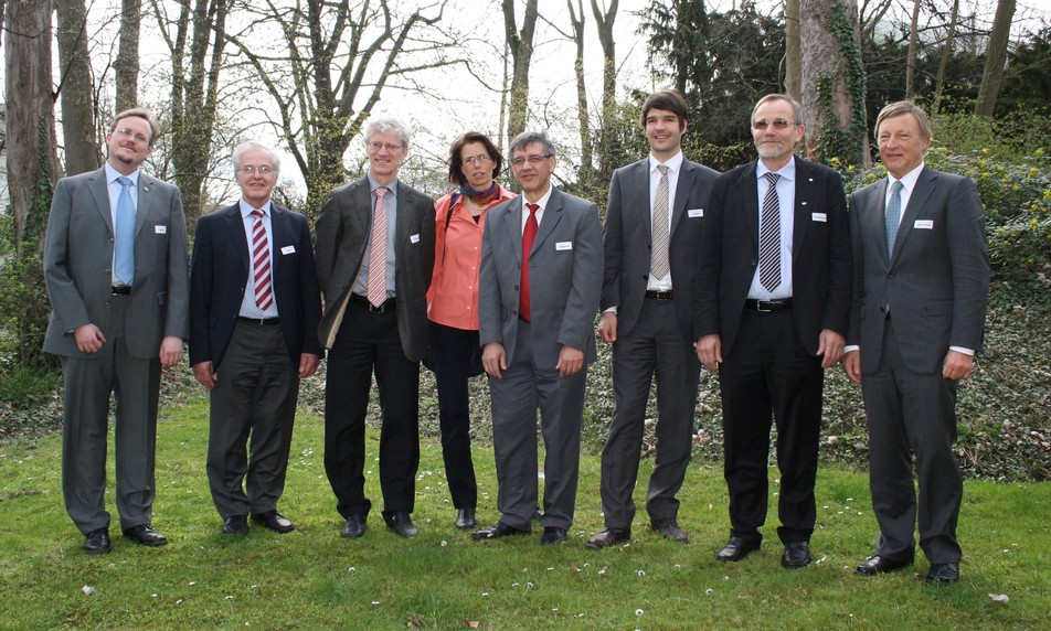 Die Referenten des 12. FEI-Kooperationsforums (von links nach rechts): Dr. Martin Nagel, Gerhard Heil, Prof. Dr. Ulrich Kulozik, Prof. Dr. Heike P. Schuchmann, Prof. Dr. Antonio Delgado, Prof. Dr. Stefan Töpfl, Prof. Dr. Karl-Heinz Rosenwinkel und Johann Berchtold.