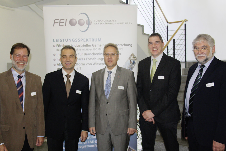 Machten Synergien in der Forschungsförderung möglich:  Dr. Volker Häusser (FEI), Dr. Gerhard Krammer (Symrise AG), Volker Richstein (AiF), Dr. Torsten Hotopp (DFG) und Prof. Dr. Dr. Peter Schieberle (DFA/TUM).