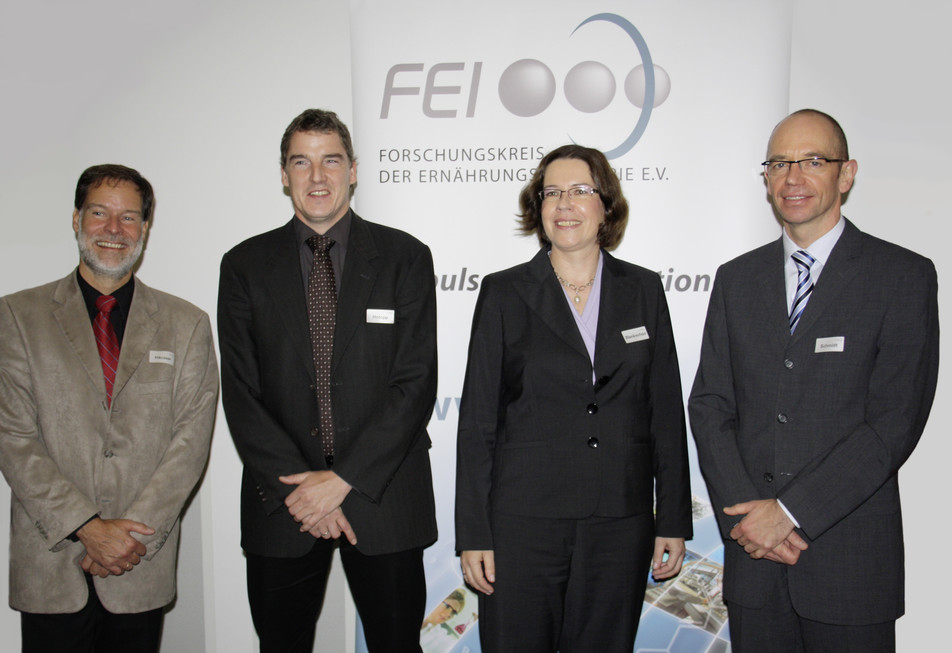 Stehen für Synergien in der Forschungsförderung: Dr. Volker Häusser (FEI), Dr. Torsten Hotopp (DFG), RD&#039;in Ullrike Blankenfeld (BMWi) und Dr. Burkhard Schmidt (AiF).