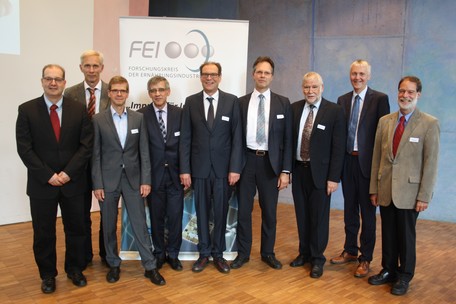 Die Referenten der FEI-Jahrestagung sowie der Führungskreis des FEI: Prof. Jochen Weiss (Uni Hohenheim), Prof. Jörg Hinrichs (Uni Hohenheim), Prof. Michael Glei (Uni Jena), Prof. Antonio Delgado (Uni Erlangen-Nürnberg), Prof. Ulrich Engelhardt (TU Braunschweig), Dr. Götz Kröner (KRÖNER Stärke), Prof. Peter Schieberle (WB-Vorsitzender), Prof. Ulrich Fischer (DLR Rheinpfalz) und Dr. Volker Häusser (FEI).