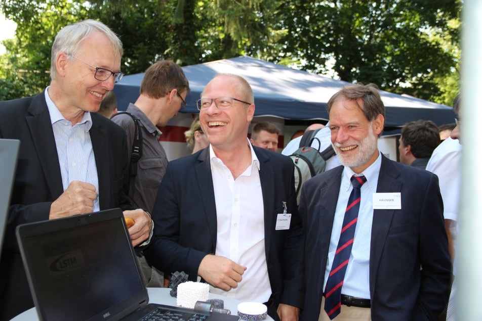 Stehen für drei AiF-Forschungsvereinigungen: Dr. Andreas Zielonka (Forschungsinstitut für Edelmetalle & Metallchemie (FEM)), Dr. Eduard Neufeld (Forschungsinstitut für Medientechnologien (Fogra)) und Dr. Volker Häusser (Forschungskreis der Ernährungsindustrie (FEI)).