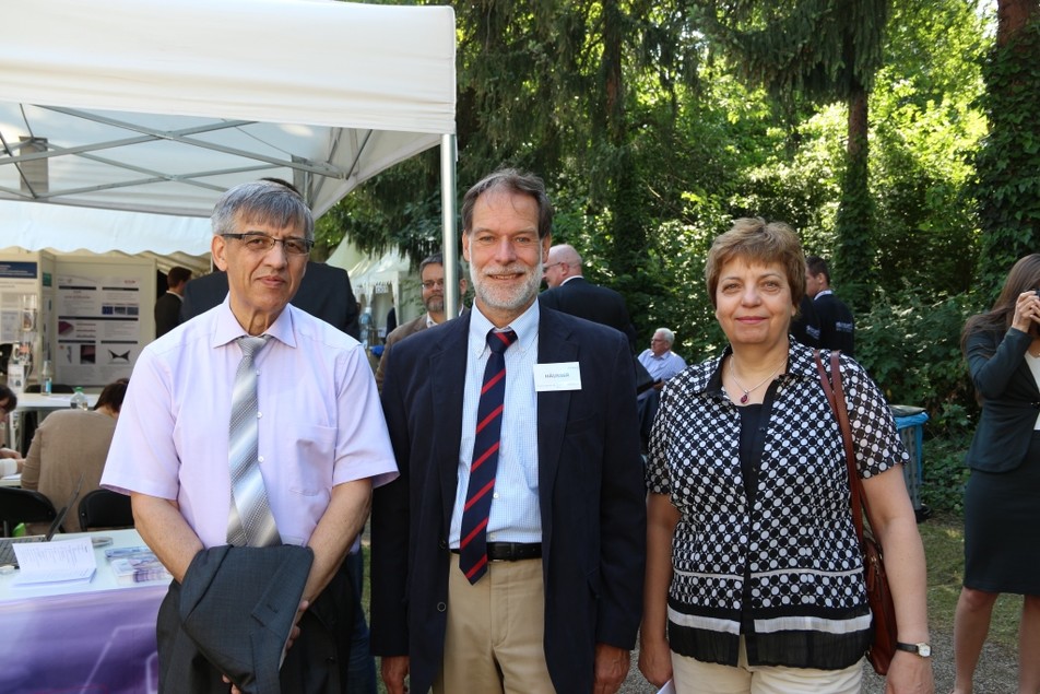 Institutsleiter Prof. Antonio Delgado, FEI-Geschäftsführer Dr. Volker Häusser und Dr. Erika Hinzmann von der Wissenschaftsförderung der Deutschen Brauwirtschaft e.V. (Wifö).