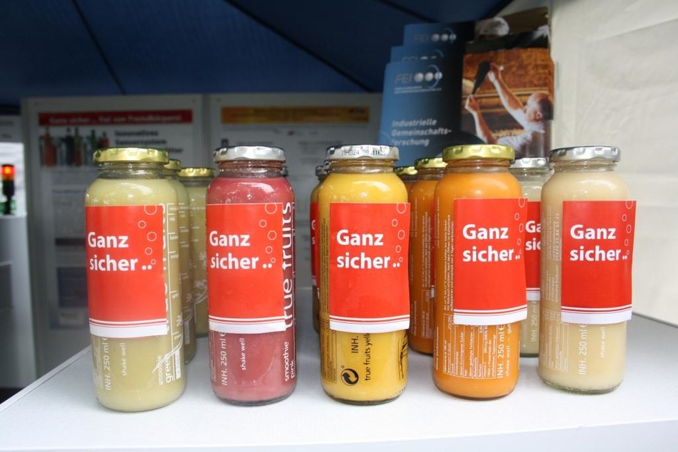 "Ganz sicher..." sind diese köstlichen Smoothies, die der FEI ausgibt...