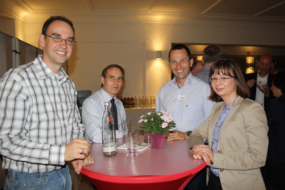 Diskutieren in der Pause weiter über neue Anträge: Prof. Dr. Oliver Kohlbacher (Universität Tübingen), Prof. Dr. Reinhard Kohlus (Universität Hohenhem), Prof. Dr. Eckhard Flöter (TU Berlin) und Marina Creydt (Universität Hamburg).