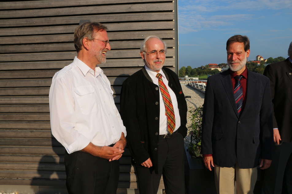 Gute Laune nach Abschluss der Vorstandssitzung: Vorstandsmitglied Prof. Dr. Siegfried Scherer, Stellvertretender Vorstandsvorsitzender Prof. Dr. Hans-Ulrich Endreß und FEI-Geschäftsführer Dr. Volker Häusser.