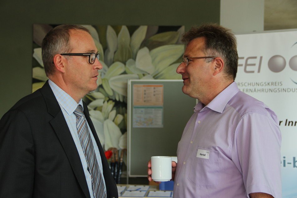 Entspannen in der Kaffeepause: Dr. Georg Böcker und PD Dr. Christian Hertel.