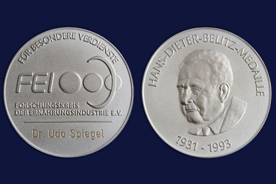 Die Belitz-Medaille für Dr. Udo Spiegel – eine Auszeichnung für besondere Verdienste um die Industrielle Gemeinschaftsforschung.