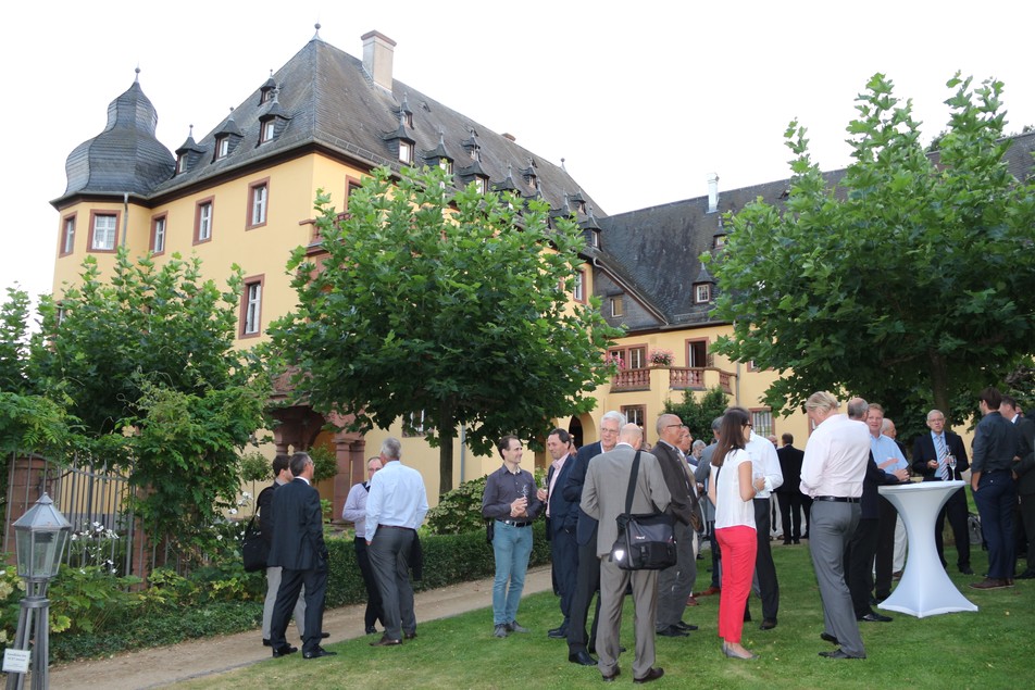 FEI-Abendempfang auf Schloss Vollrads, das in Oestrich-Winkel mitten in den Weinbergen gelegen ist.