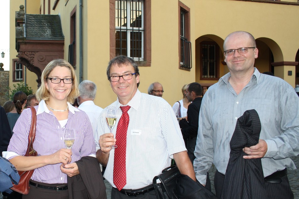 Neue Gesichter und bekannte Akteure beim Abendempfang des FEI: Prof. Dr. Saskia Schwermann (Hochschule Hannover), Prof. Dr. Joachim Schmitt (Hochschule Fulda) und Martin Ammann (Fresenius Kabi Deutschland GmbH).