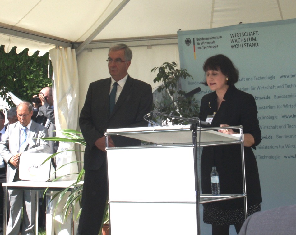 AiF-Präsidentin Yvonne Proppert eröffnet gemeinsam mit Ernst Burgbacher, Parlamentarischer Staatssekretär im BMWi und Mittelstandsbeauftragter der Bundesregierung, den 20. Innovationstag Mittelstand.