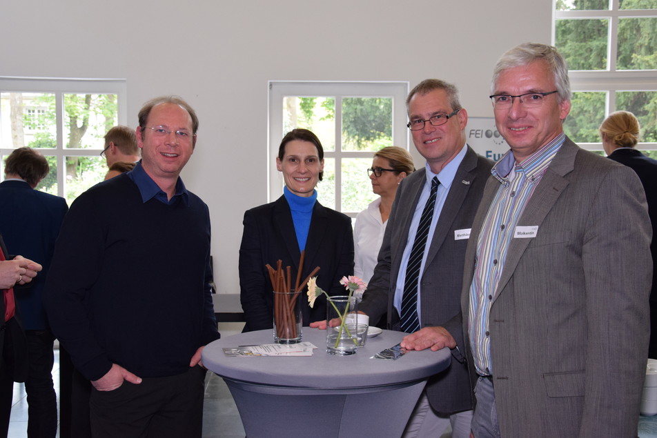 Austausch zwischen Referenten und Teilnehmern im Rahmen einer Pause: Prof. Dr. Charles Franz, Dr. Lara Frommherz, Prof. Dr. Bertrand Matthäus und Dr. Joachim Molkenthin.