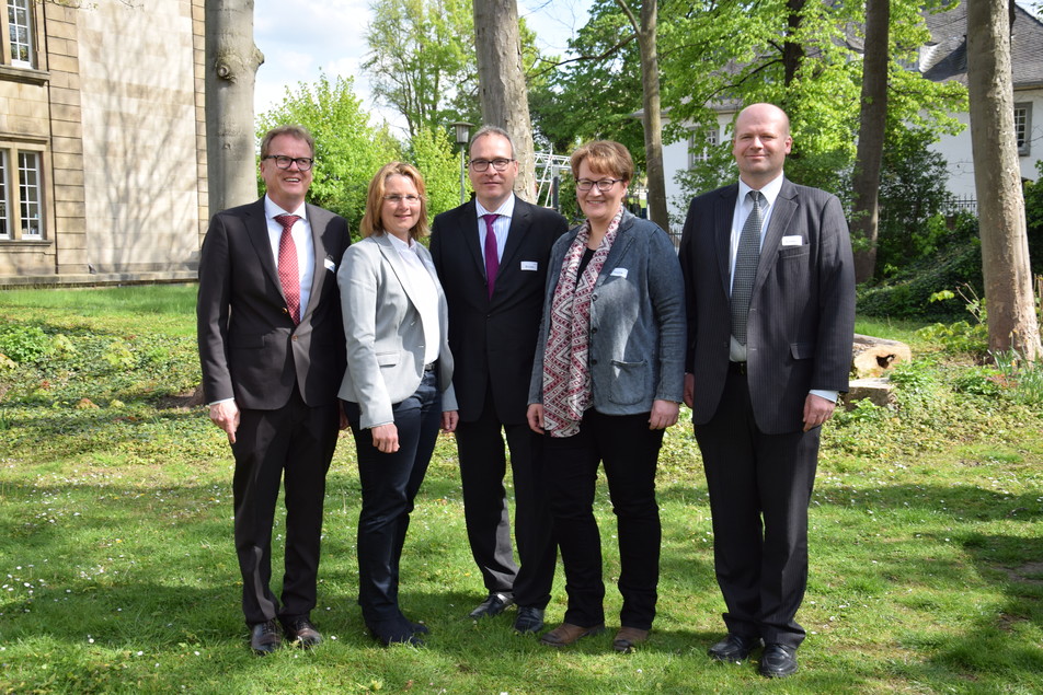 Die TROPHELIA-Jury: Dr. Martin Kersten, Christin Haupt, Dr. Georg Böcker (Sprecher der Jury), Elke Harms und Martin Ammann.