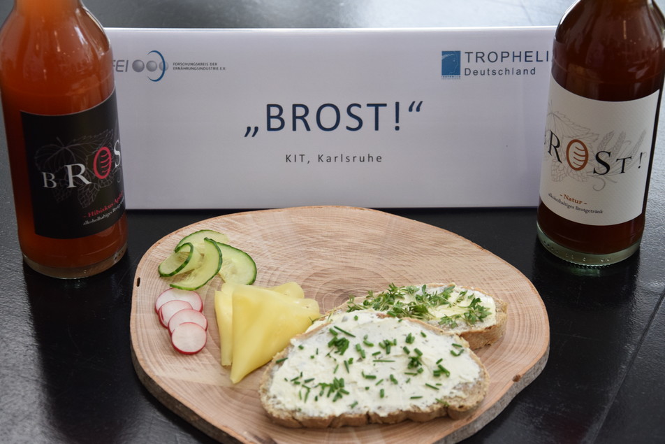 "BROST" ist ein alkoholhaltiges Getränk, das aus Altbrot hergestellt wird.