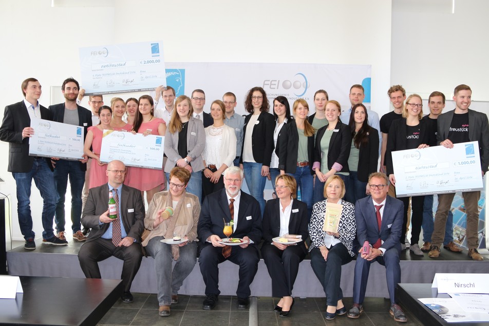 Das Finale von TROPHELIA Deutschland 2016: Alle Teilnehmer und Jurymitglieder im Uniclub Bonn.