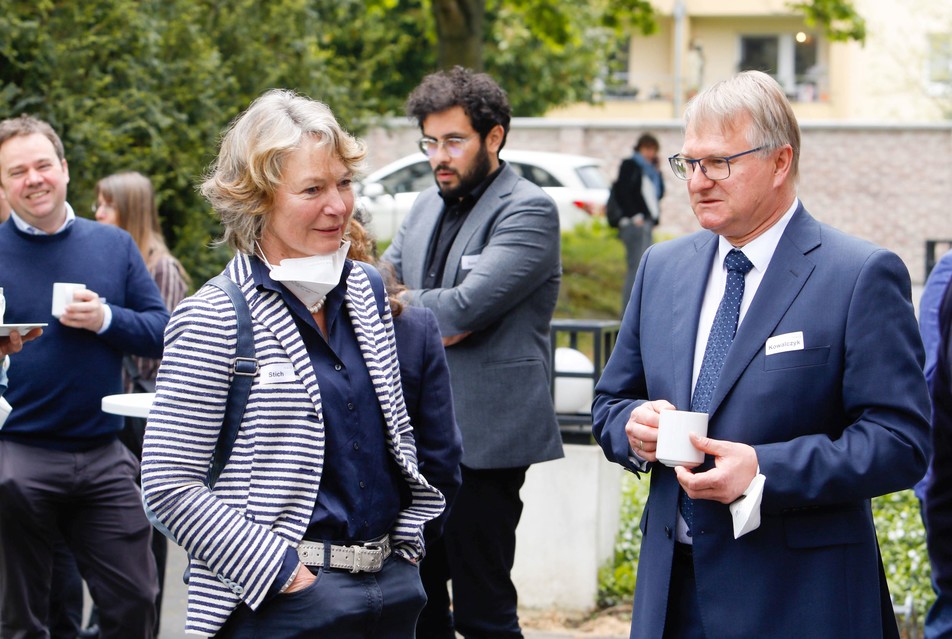 Zeit für Austausch während einer der Pausen: Dr. Elke Stich und Dr. Jörg Kowalczyk.