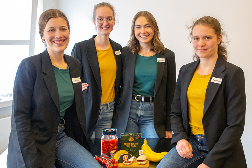 Freuen sich über den Innovations-Sonderpreis: Emilia Hirzle, Vivien Maksimczyk, Pia Appelhans und Anna Pavelková (v. l.) von der Uni Hannover