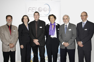 Gelungene Cluster-Premiere: Dr. Volker Häusser (FEI), RD'in Ullrike Blankenfeld (BMWi), Dr. Torsten Hotopp (DFG), Prof. Heike P. Schuchmann (KIT; Projektkoordinatorin), Prof. Hans-Ulrich Endreß (Herbstreith & Fox KG; PA-Leiter) und Dr. Burkhard Schmidt (AiF).