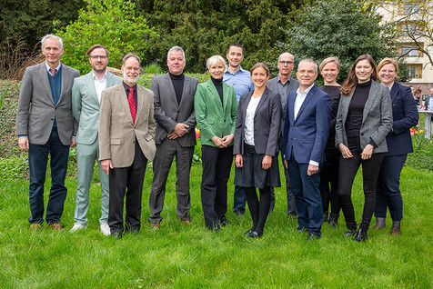 Das Moderations-Team und die Referenten freuen sich über ein gelungenes Kooperationsforum: Prof. Dr. Dr. Jörg Hinrichs, Prof. Dr. Mario Jekle, Dr. Volker Häusser, Prof. Dr. Stephan Drusch, Prof. Dr. Veronika Somoza, Dr. Christoph Josef Bolten, Prof. Dr. Katharina Scherf, Prof. Dr. Herbert Schmidt, Dr. Gerhard Krammer, Dr. Martina Klost, Prof. Dr. Anja Wagemans und Prof. Dr. Corinna Dawid (v. l.)