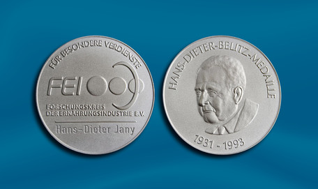 Die Hans-Dieter-Belitz-Medaille wurde am 7. September an Prof. Dr. Klaus-Dieter Jany überreicht.