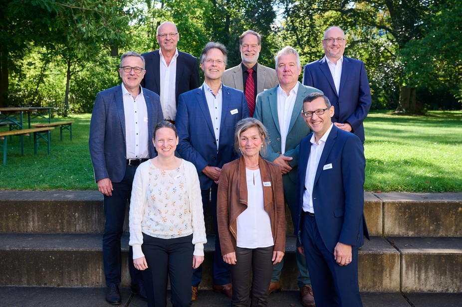 Die Referenten der Tagung; vorne: Prof. Dr. Cornelia Rauh, Dr. Birgit Böhme, Prof. Dr. Hans-Ulrich-Humpf; Mitte: PD Dr. Christian Hertel, Dr. Götz Kröner (FEI-Vorsitzender), Prof. Dr. Stephan Drusch; hinten: Prof. Dr. Peter Winterhalter (Vorsitzender des Wissenschaftlichen Beirats des FEI), Dr. Volker Häusser (FEI-Geschäftsführer) und Prof. Dr. Sascha Rohn (v. l.)