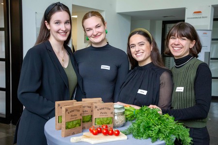 Freuen sich über den zweiten Platz: Anna Klinnert, Aune Hosemann, Güfer Görer, Luiza Fritzsche (v. l.) Nicht anwesend: Kiara Jung.