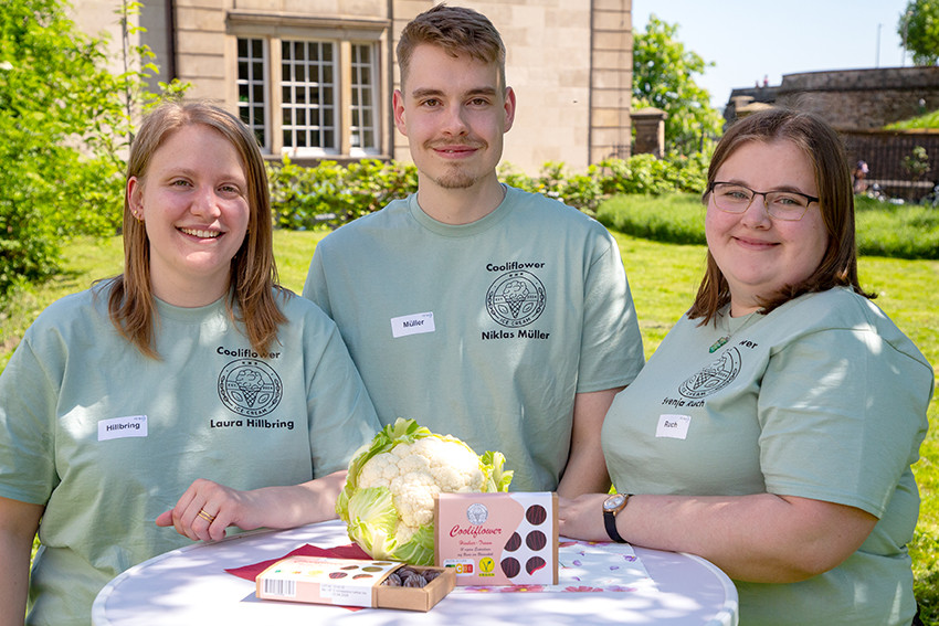 Der dritte Platz sowie der Innovations-Sonderpreis wurde an Laura Hilbring, Niklas Müller und Svenja Ruch (v. l.) verliehen.