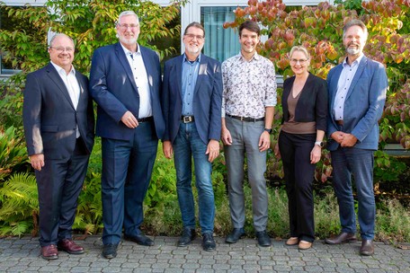 Stellvertretend für den neu gewählten Vorstand im Bild: Dr. Pecoroni, Prof. Dr. Eberle, Dr. Herdegen, Prof. Dr. Töpfl, Frau Haupt und Dr. Kröner (v. l.)