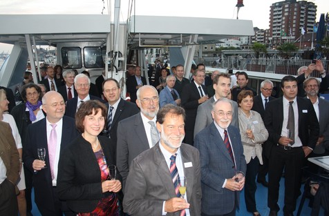 Empfang auf der MS Hammonia im Hamburger Hafen: Die Zuhörer bei der Laudatio auf Dr. Jürgen Kohnke. Empfang auf der MS Hammonia im Hamburger Hafen: Die Zuhörer bei der Laudatio auf Dr. Jürgen Kohnke.