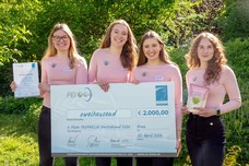 Das strahlende Siegerteam der Technischen Hochschule Ostwestfalen-Lippe: Jacqueline Steinwedel, Maike Fraune, Juliana Schröter und Daria Schlüter (v. l.)