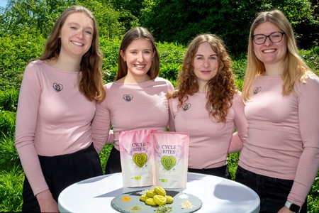 Das Siegerteam der Technischen Hochschule Ostwestfalen-Lippe: Maike Fraune, Juliana Schröter, Daria Schlüter und Jacqueline Steinwedel (v. l.)