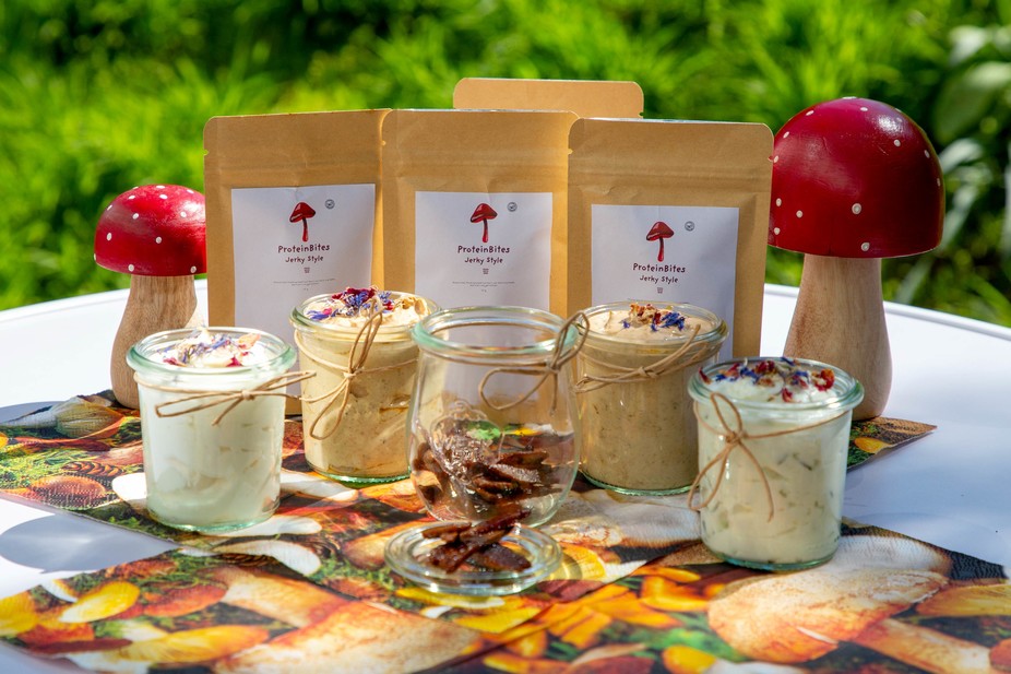 „Protein Bites“ sind ein getrocknetes pflanzliches Snack-Erzeugnis auf der Basis von Mykoprotein mit Jerky-Geschmack.