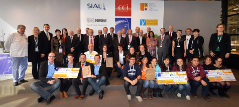ECOTROPHELIA Europe 2012: Jury und Gewinnerteams nach der Preisverleihung (Copyright: Cédric Delestrade).