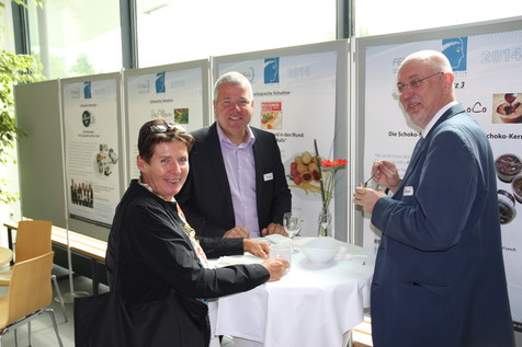 Freuen sich über die interessanten Vorträge: Prof. Dr. Michaela Oesser, Prof. Dr. Stephan Drusch und Dr. Jörg Häseler. Freuen sich über die interessanten Vorträge: Prof. Dr. Michaela Oesser, Prof. Dr. Stephan Drusch und Dr. Jörg Häseler.